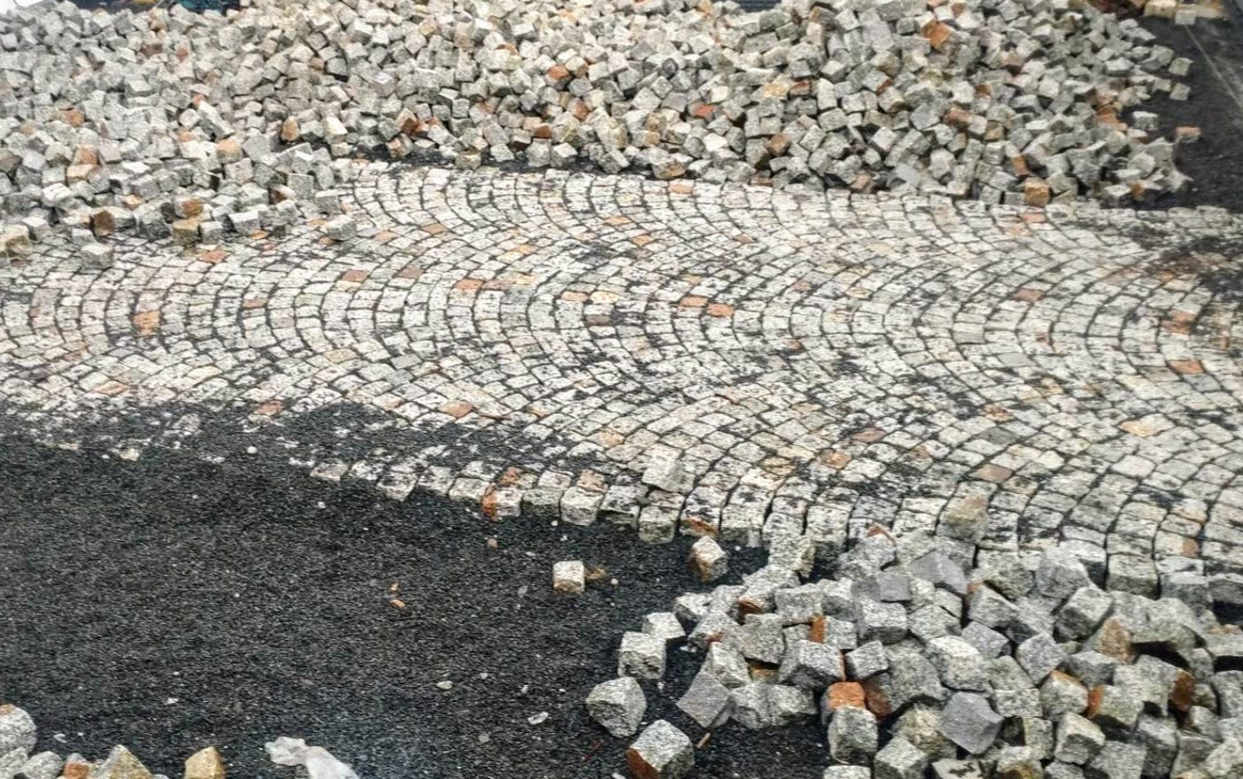 Granitpflaster Grau-Braun Verlegung