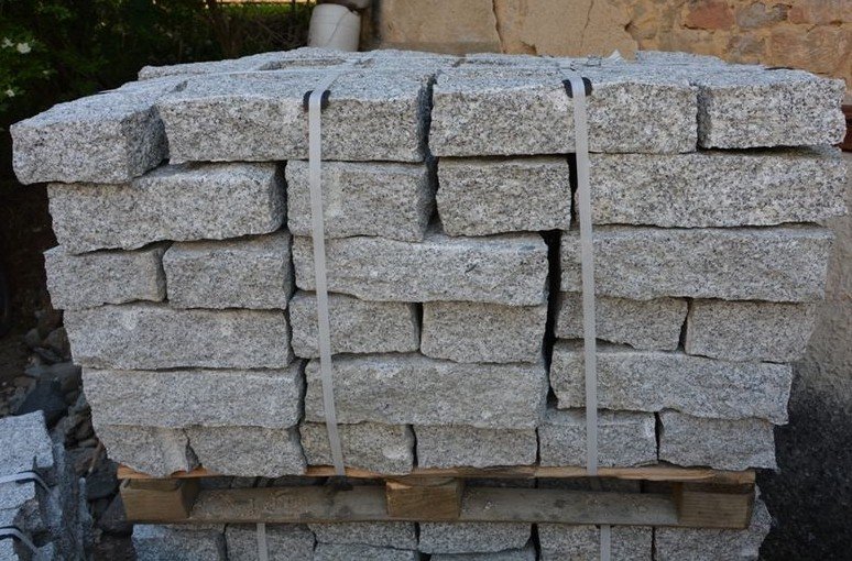 Granitmauersteine – Palette Schüttgut